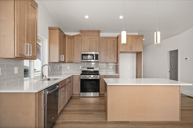 Building Photo - $3,375 - 4 Bed / 3 Bath Stunning Brand New Build Home with Panoramic Views