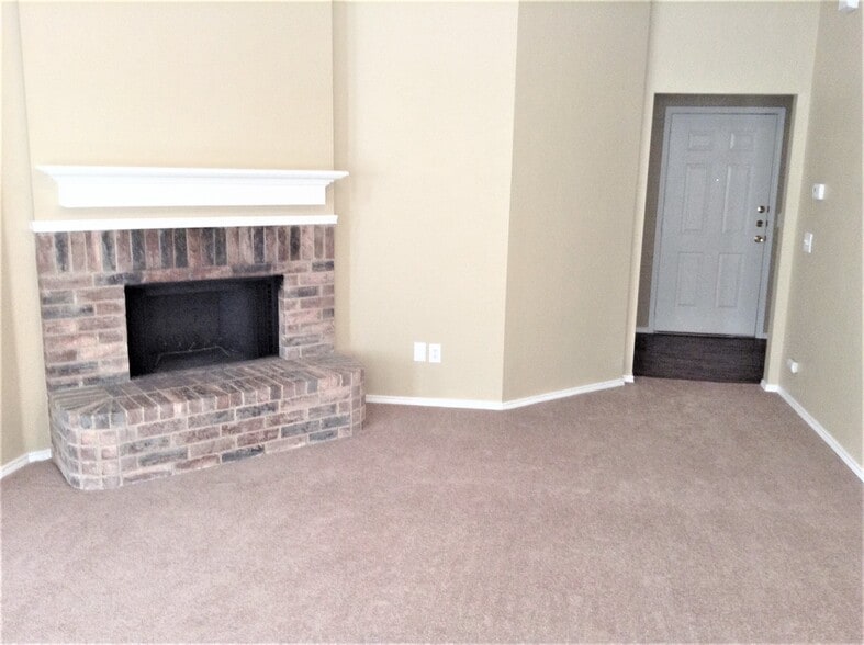 Building Photo - 308 Lake Travis Dr