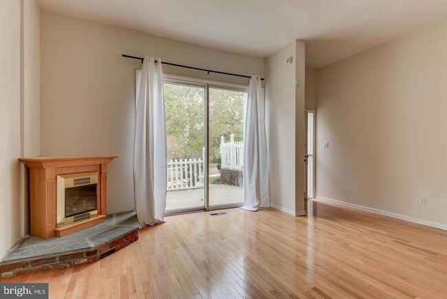 Building Photo - 107 Montrose Ave