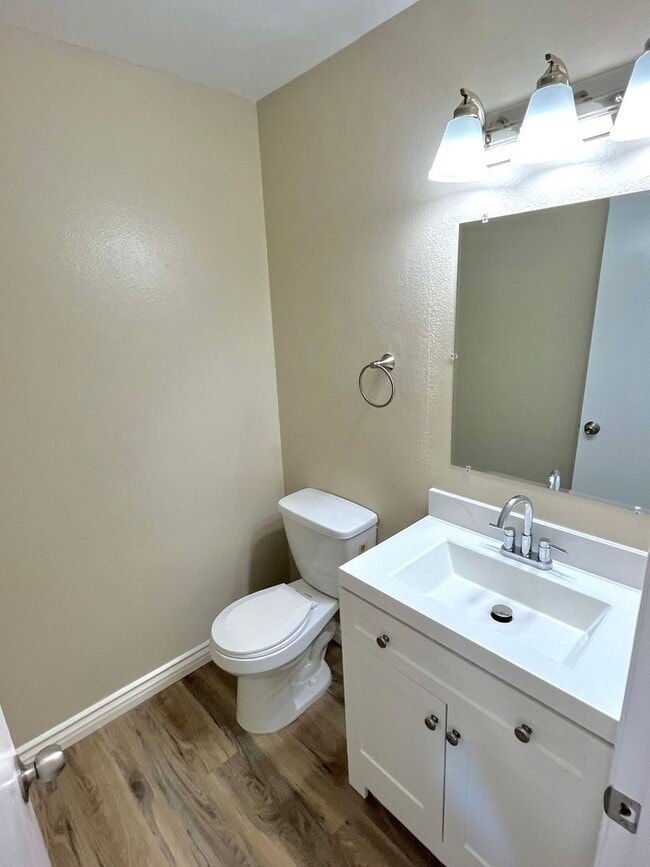 Building Photo - Upgraded 3 Bed 1.5 Bath Condo in Mira Mesa