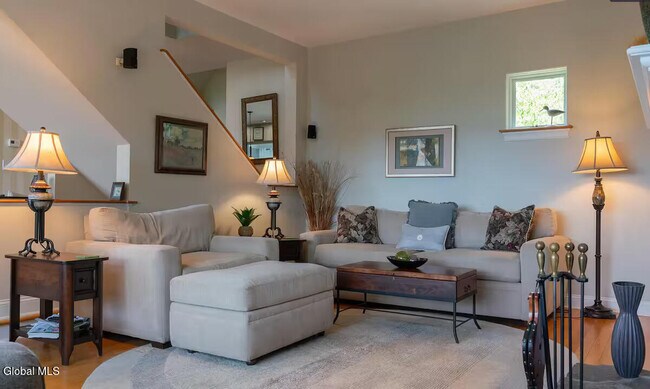 Building Photo - 27 Hill Rd