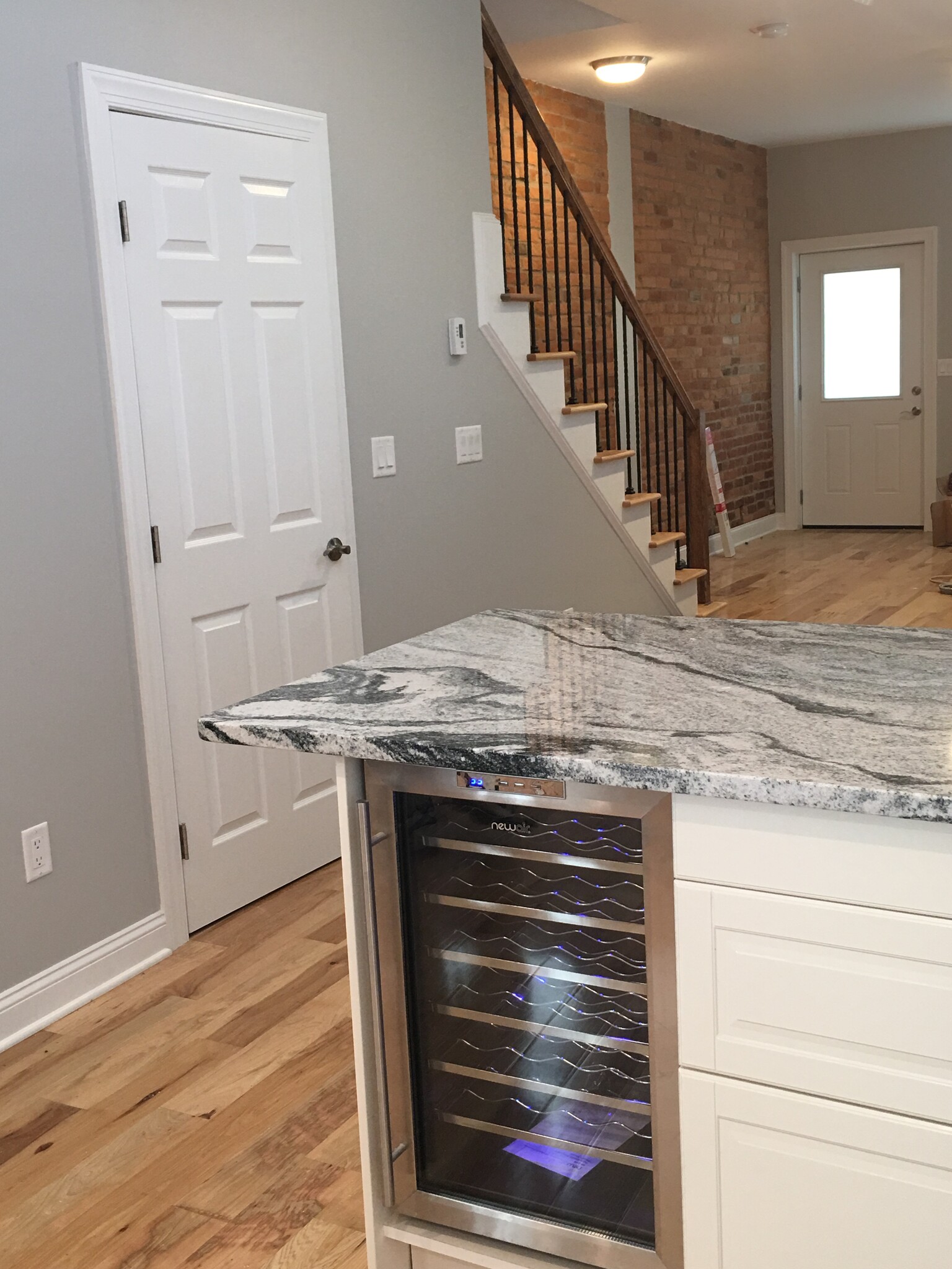 Wine Cooler - 296 Kelton Ave