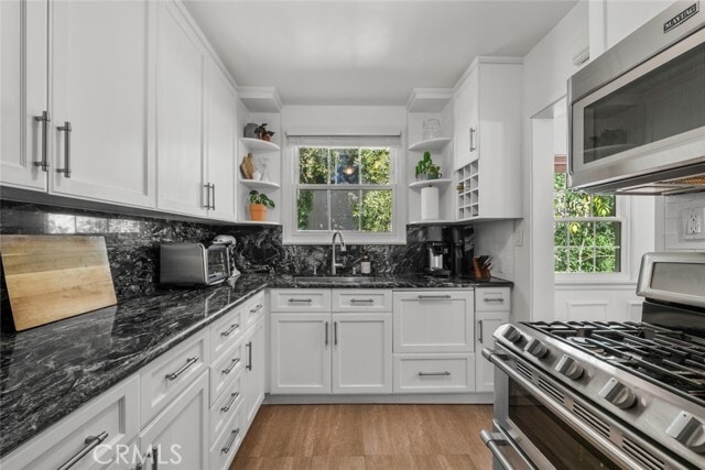 Building Photo - 15234 Dickens St