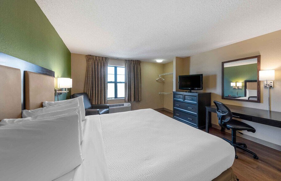 Building Photo - Furnished Studio-Orange County - Katella Ave.