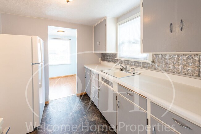 Building Photo - Great One Bedroom Home in a Natural Setting