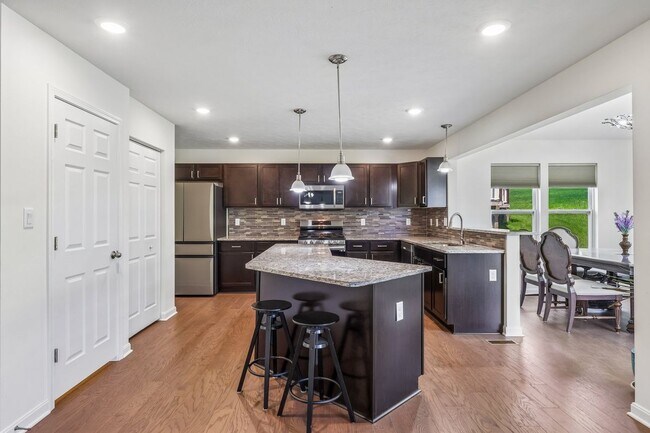 Building Photo - 1105 Deerfield Dr