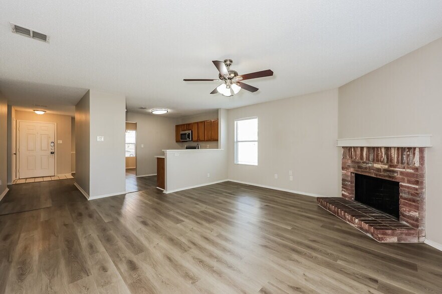 Building Photo - 8757 Garden Springs Dr