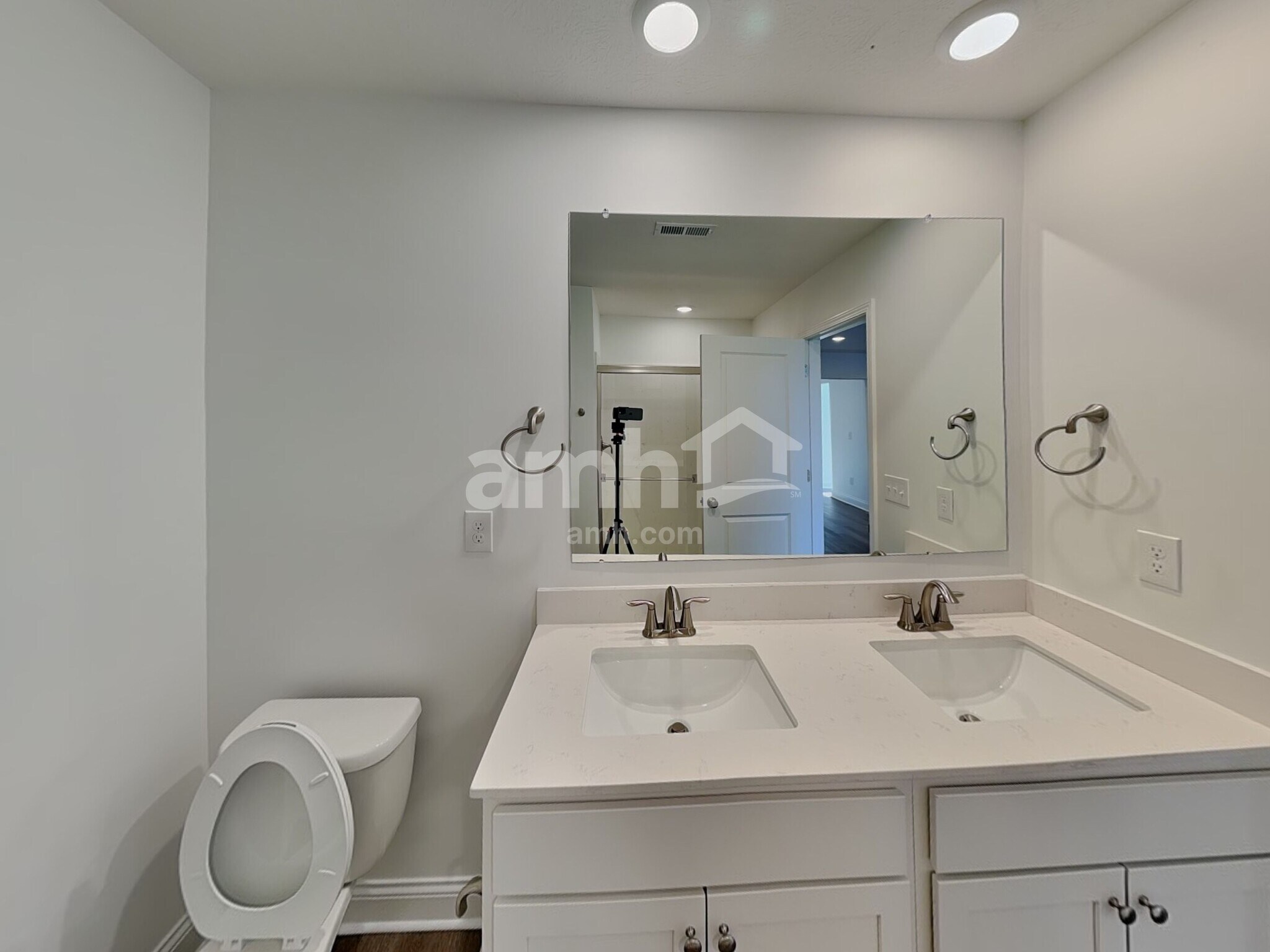 Building Photo - 1004 Heritage Blvd