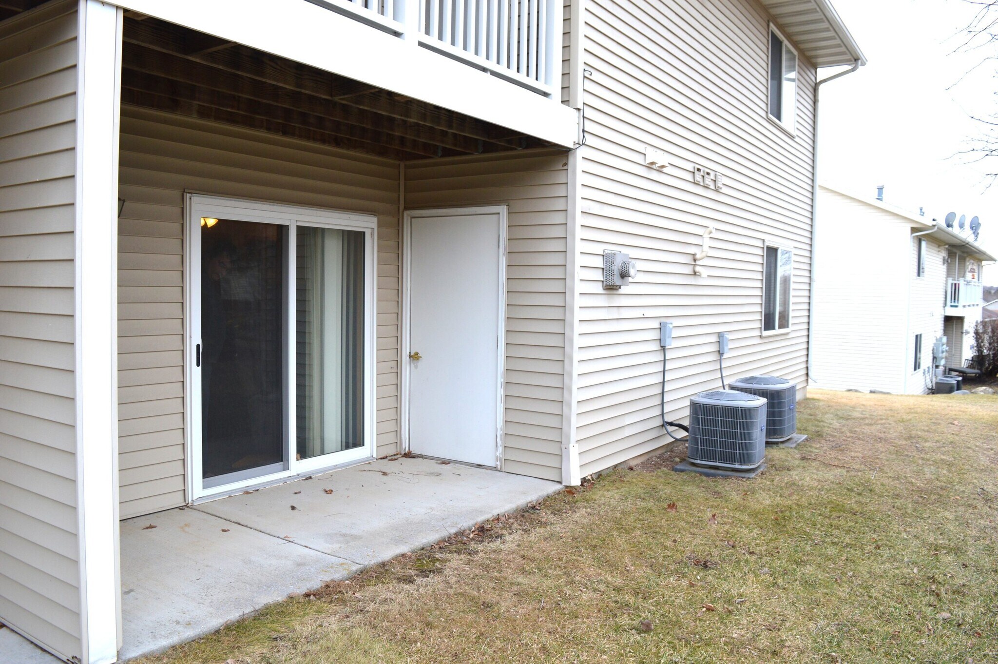 Building Photo - 207 School Rd