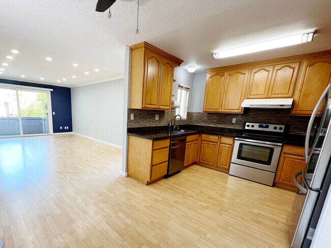 Building Photo - 2452 W Bayshore Rd