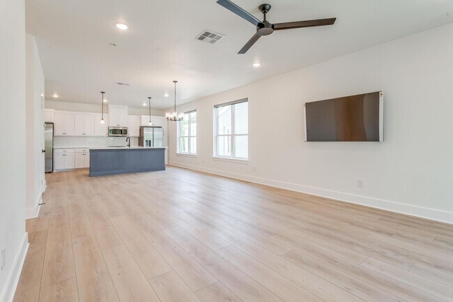 Building Photo - 3253 S University Dr