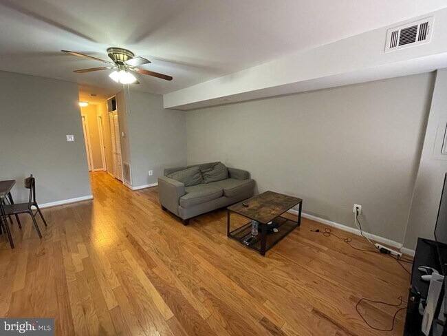 Building Photo - 8413 Alameda Ct