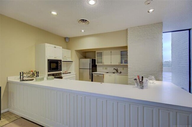 Building Photo - Adorable 2 bed 2 bath in historic Liberty Tower