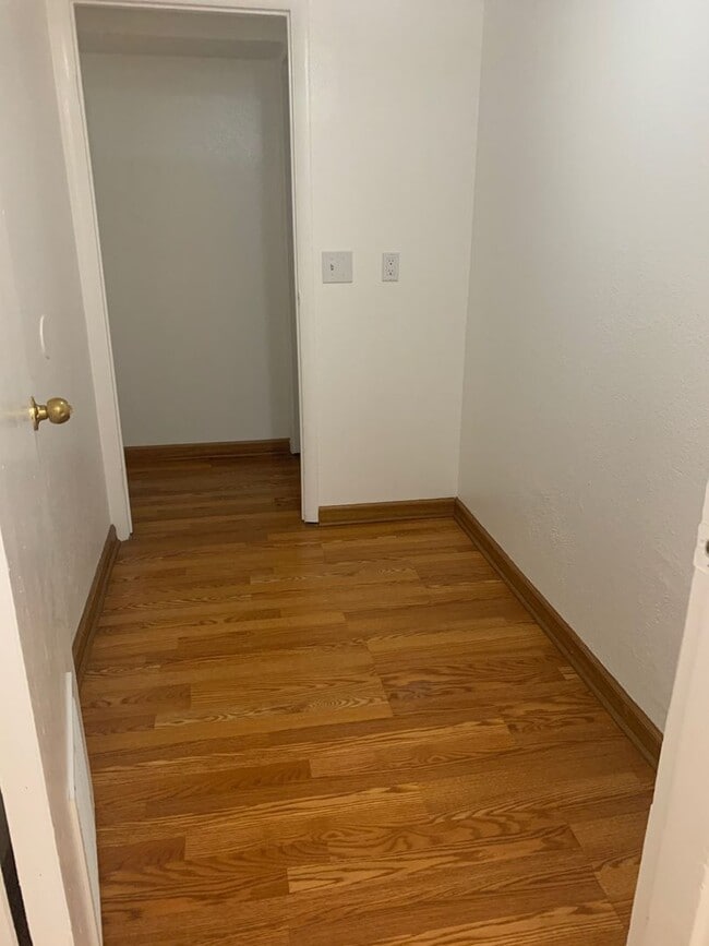 Building Photo - 224 Farewell Ave