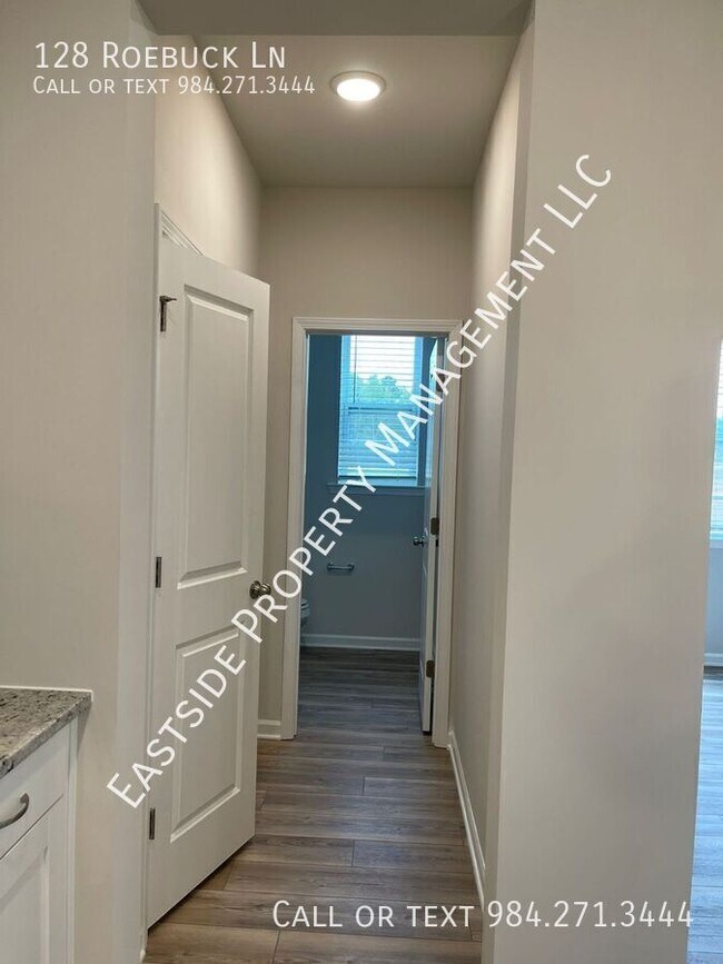 Building Photo - 128 Roebuck Ln