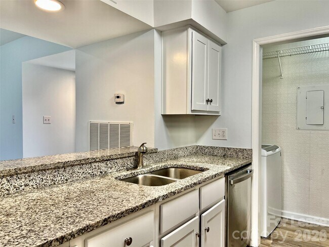 Building Photo - 11187 Harrowfield Rd