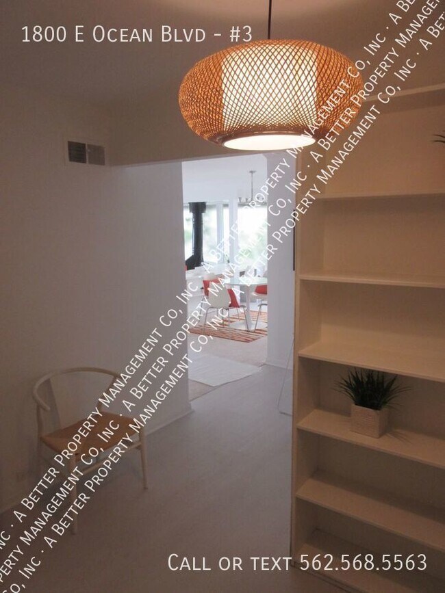 Building Photo - Historic FULLY FURNISHED Mid-Century Moder...