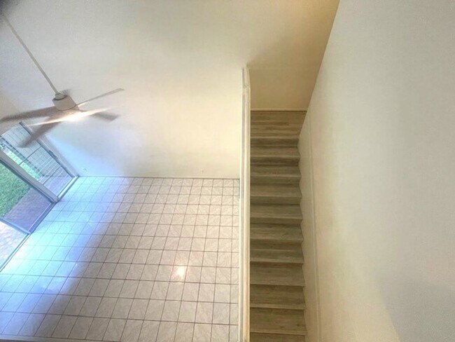 Building Photo - Beautiful 4 bed/ 2 bath/ 2 parking In Kaneohe