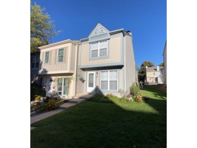 Primary Photo - Charming end unit townhouse available for ...