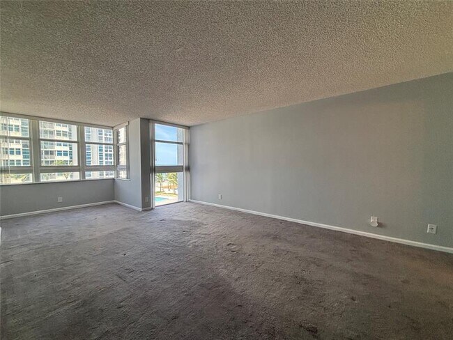 Building Photo - 1370 S Ocean Blvd