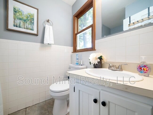 Building Photo - 3600 Ladywood Ct