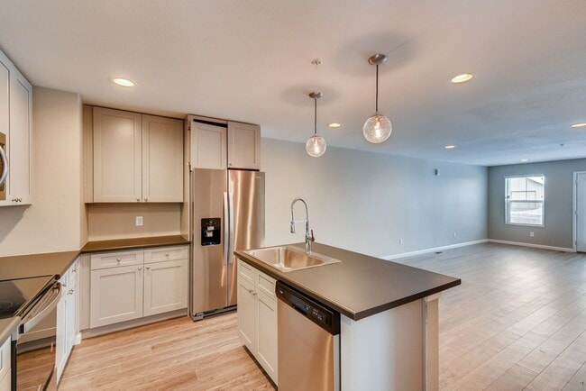 Building Photo - 3 Bedroom Townhomes For Rent