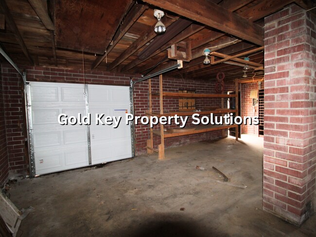 Building Photo - 2 BR 1 BA House with 2 Covered Porches and Huge Garage (NO SECTION 8)