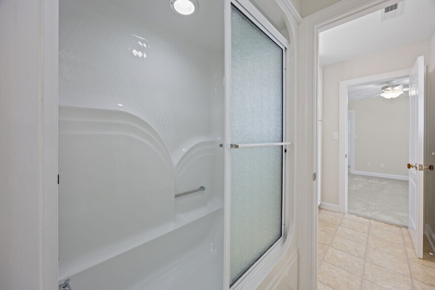Building Photo - 5109 McCallum Mdws Dr