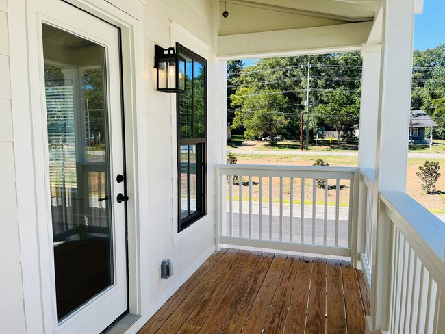 Building Photo - New Construction! 3 bedroom 2 bathroom home in Lagrange! Must see!