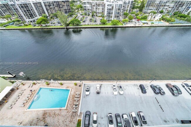Building Photo - 3000 S Ocean Dr