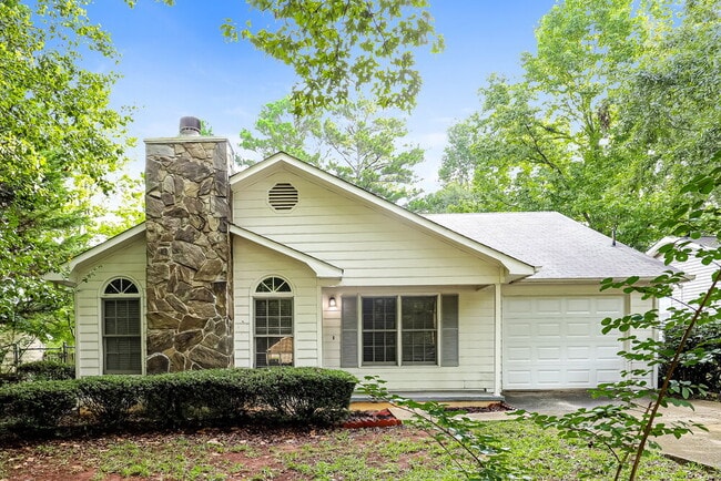 Building Photo - 465 Rosehill Dr