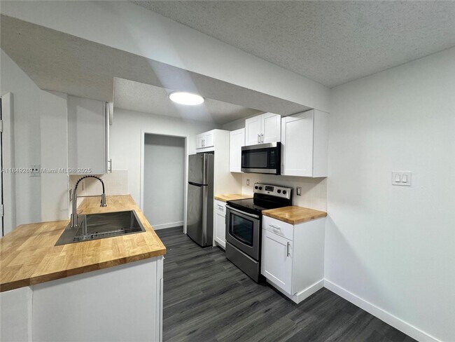 Building Photo - 15067 SW 103rd Terrace