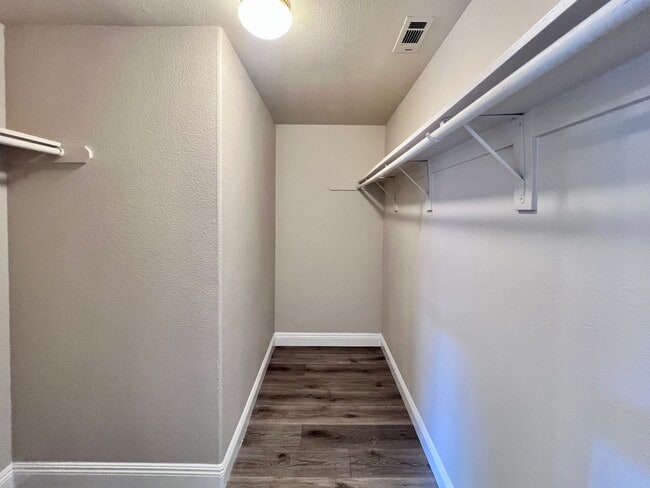 Building Photo - $2,750 West Fresno Near Island Water Park  4 Bed W. San Ramon