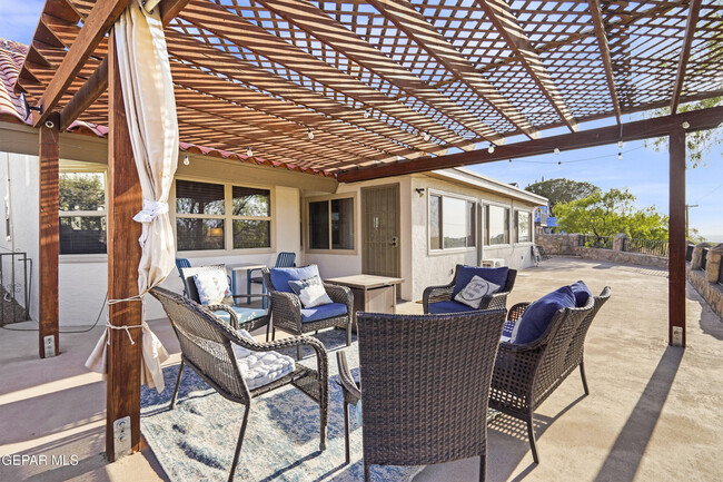 Building Photo - 851 Dulce Tierra Dr