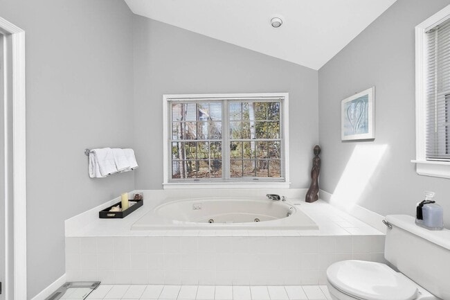 Building Photo - 150 Talmage Farm Ln