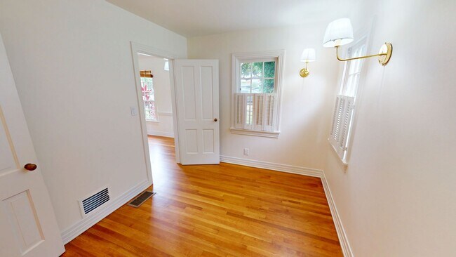 Building Photo - Charming Cape Cod Home | Hardwood Flooring