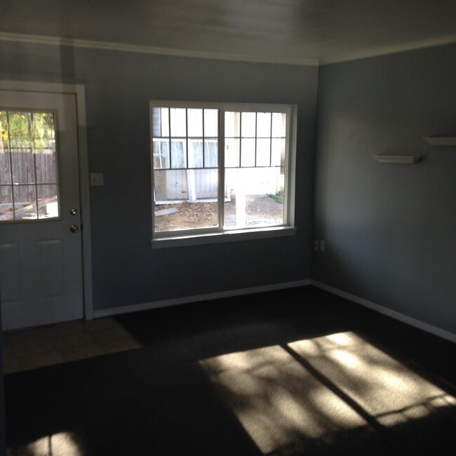 Building Photo - 726 4th St