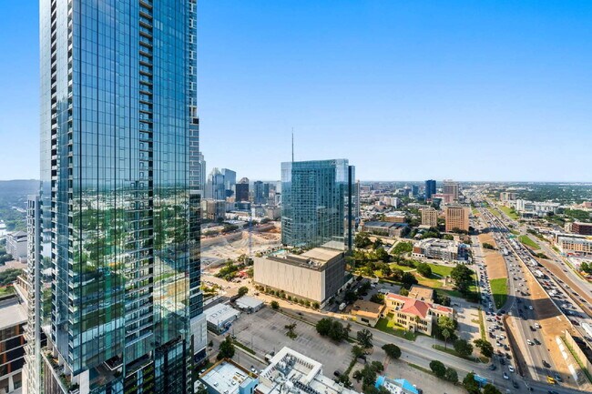 Building Photo - Luxury Condo with Skyline Views