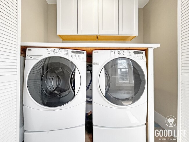 Building Photo - Beautiful 3BD/2.5BA W/ A/C and In-Unit Laundry in Mission Hills!