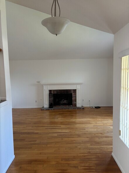 Building Photo - 2305 Clark Ln