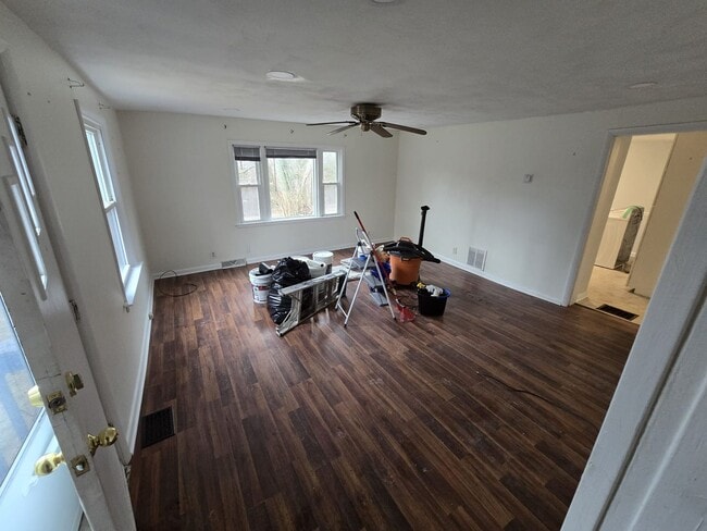 Building Photo - Cozy 3 Bedroom Home in Peaceful Kirkwood