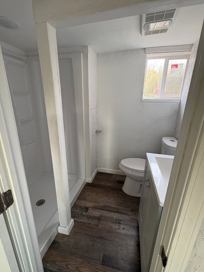 Building Photo - Just Minutes From Town