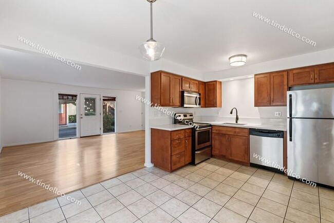 Building Photo - Cozy Multnomah Village Condo- Water, Sewer and Garbage included!