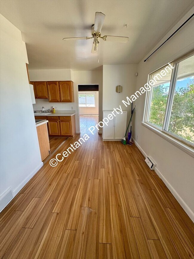 Building Photo - 2 Bedroom House on the Flats with a finish...