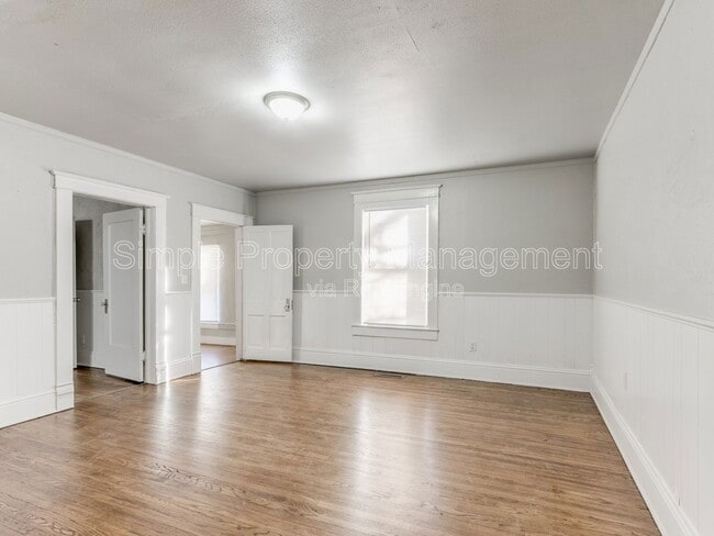 Building Photo - 730 N Louisa Ave