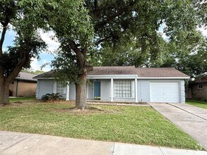 Building Photo - 2504 Ewell Dr