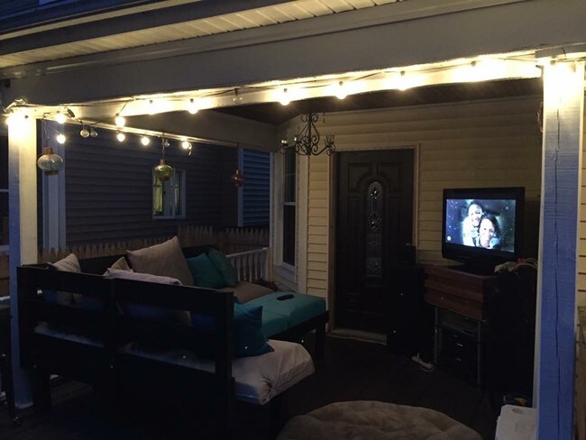 Building Photo - 1110 Waverly Pl