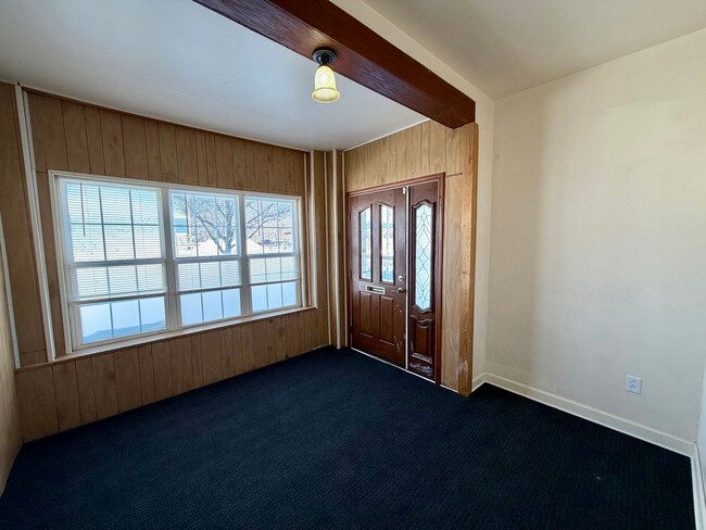 Building Photo - 823 S 3rd Ave