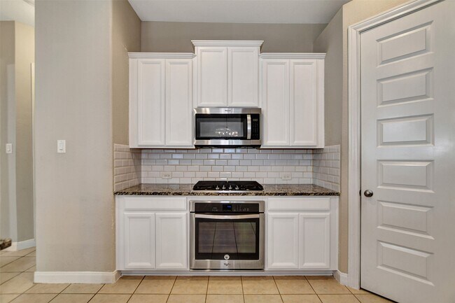 Building Photo - 22610 Birch Ridge Meadow Dr