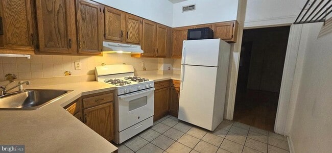 Building Photo - 411 Bonsal St